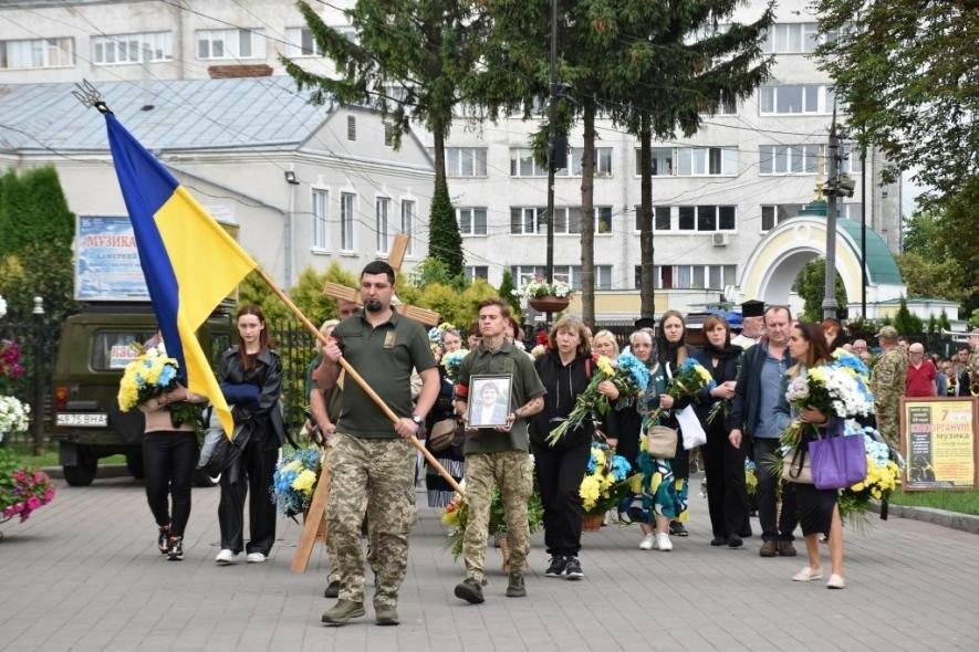 Із загиблим на Харківщині війсковим попрощалися у Луцьку