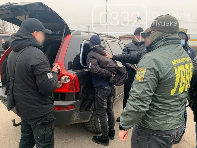 На Волыни на взятке 42 тыс. грн за содействие контрабанде сигарет из Беларуси задержан пограничник., фото-1
