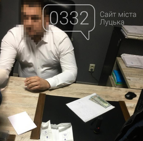 Вимагав у клієнта 2 тисячі доларів: у Луцьку на хабарі затримали адвоката, фото-1