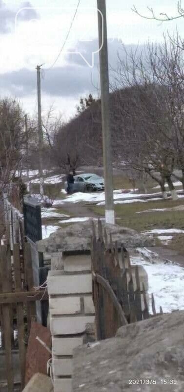 На Волині водій за кермом авто вщент розніс бетонну зупинку., фото-2