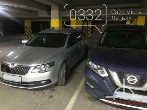 У луцькій новобудові вандал потрощив автівки: порушника забрала поліція, фото-1