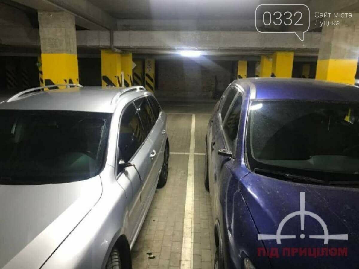 У луцькій новобудові вандал потрощив автівки: порушника забрала поліція, фото-4