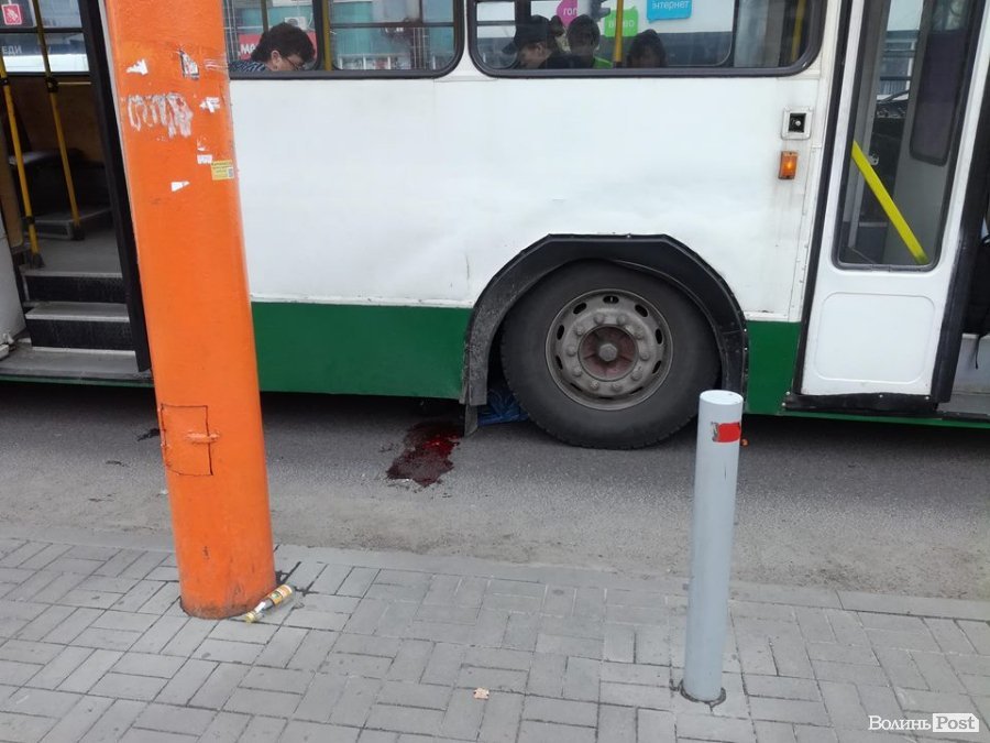 Під колесами тролейбуса: подробиці традегії у Луцьку та ст..., фото-1 Під колесами тролейбуса: подробиці традегії у Луцьку та стан потерпілої, фото-1