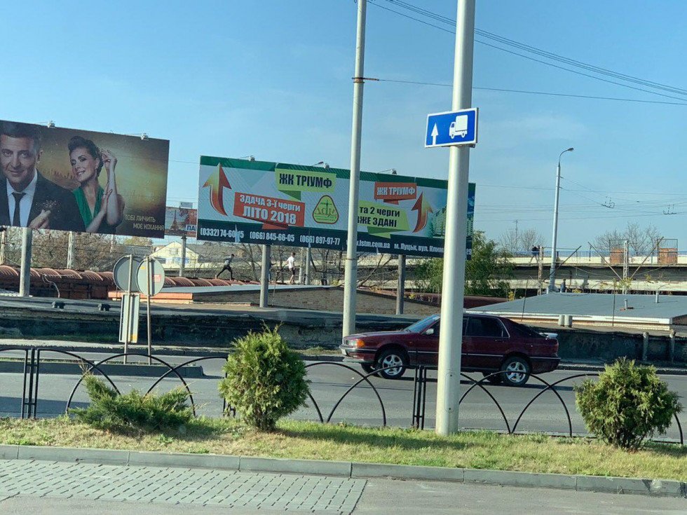 Таких і біда не вчить: у Луцьку підлітки знову бігали по д..., фото-2 Таких і біда не вчить: у Луцьку підлітки знову бігали по дахах вагонів, фото-2