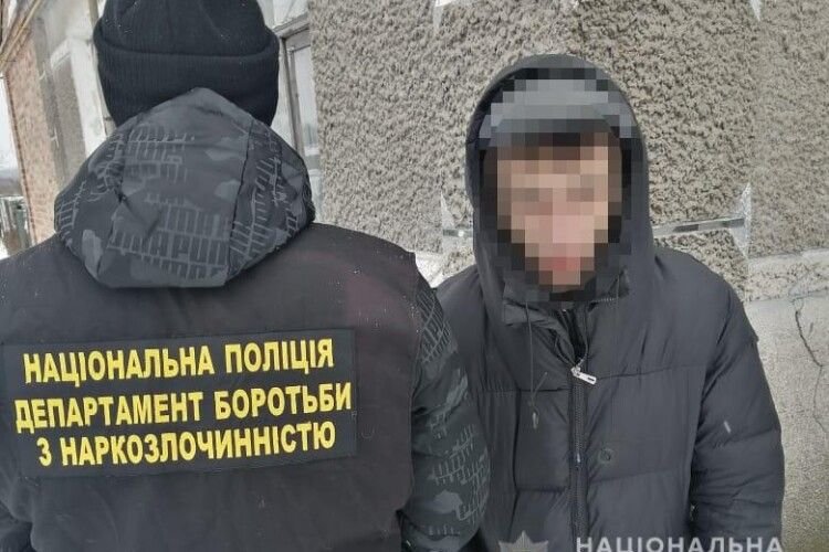 Робив «закладки»: луцького наркоторговця взяли під варту
