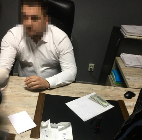 Вимагав у клієнта 2 тисячі доларів: у Луцьку на хабарі затримали адвоката