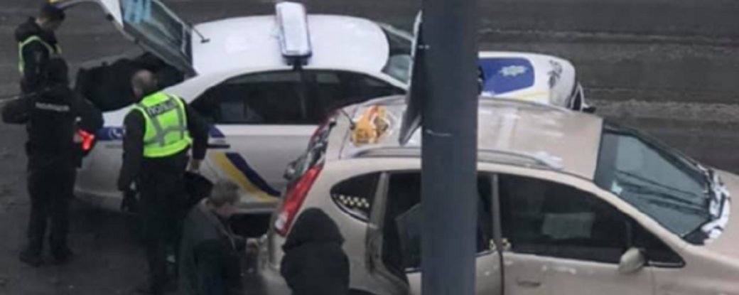 У Луцьку службове авто патрульних в'їхало у таксі