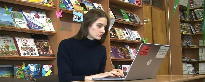 Лучанка створює меми про бібліотеку. Вони стають популярними у соцмережах