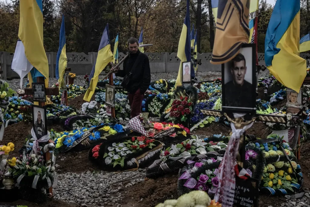 Поки Росія та Україна прагнуть отримати переваги на передовій, США та союзники попереджають Москву