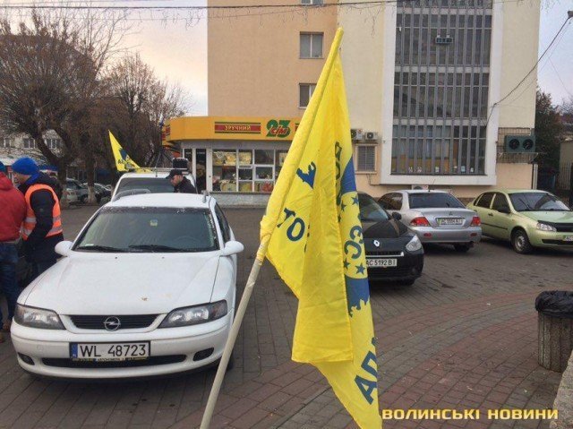 Луцькі водії авто на єврономерах виїхали на протест Луцькі водії авто на єврономерах виїхали на протест, Мирослава Бицька