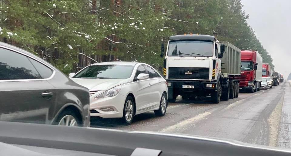 На трасі Ковель–Київ - затор через ДТП. ФОТО На трасі Ковель–Київ - затор через ДТП. ФОТО, Іванна Шуба